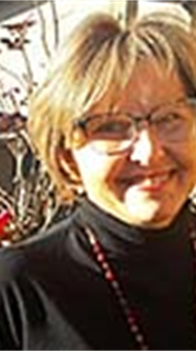 Elisabetta Svaluto Moreolo è traduttrice e docente di traduzione letteraria dall’olandese